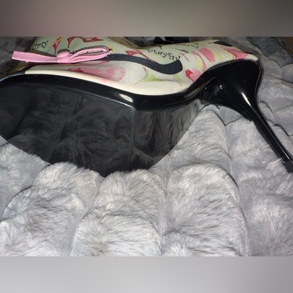 If the shoe fits - Picture 2 of 6